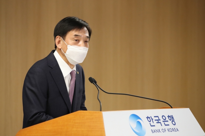 이주열 한국은행 총재가 24일 오전 서울 중구 한국은행에서 열린 통화정책방향 기자간담회에서 발언하고 있다./사진=한국은행