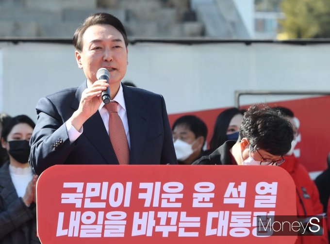 [머니S포토] 이재명 안방 수원 찾은 윤석열 