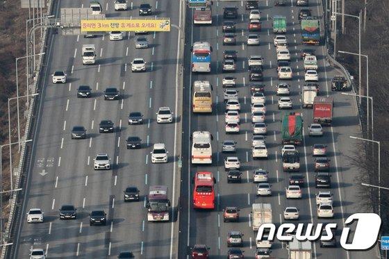 손해보험사들이 자동차보험 마일리지 특약 가입자 정보를 공유하며 우량 고객 선별에 나섰다./사진=뉴스1 