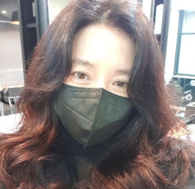 배우 이영애가 우크라이나에 1억원을 기부했다. /사진=이영애 인스타그램