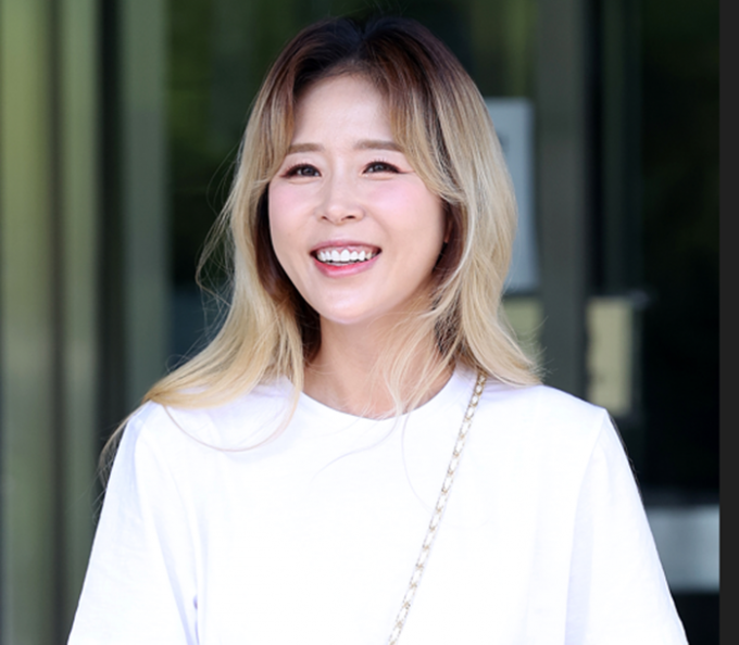 코요태 멤버 신지가 1일 저녁 8시 30분 방송되는 채널S '진격의 할매'에서 속내를 털어놓는다. /사진=뉴스1