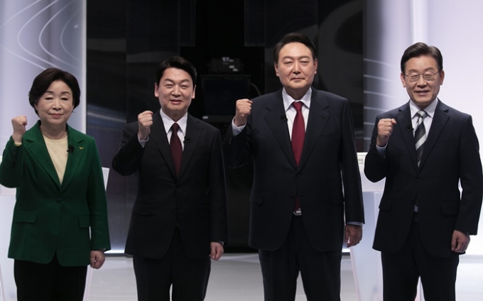 여야 주요 대선후보 4인의 마지막 TV토론이 2일 열린다. 사진은 2차 법정 TV 토론회에 나선 심상정 정의당(왼쪽부터), 안철수 국민의당, 윤석열 국민의힘, 이재명 더불어민주당 대선 후보. /사진=뉴스1