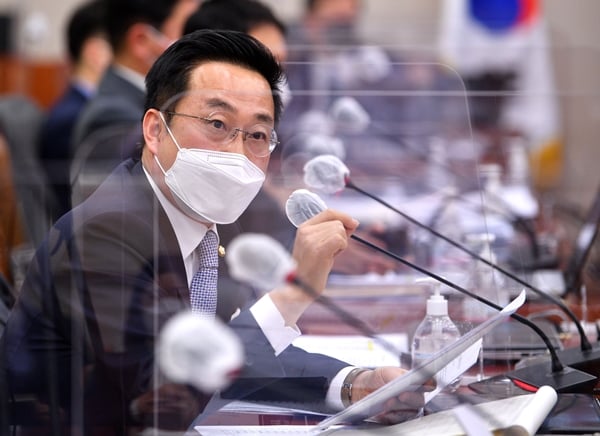 박성준 더불어민주당 의원이 2일 윤석열 국민의힘 대선 후보의 '부동시 병역 면제' 의혹을 언급하며 비판했다. 사진은 지난달 25일 서울 여의도 국회에서 발언하는 박 의원. /사진=뉴스1