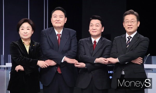 여야 4인 대선 후보는 2일 마지막 법정 TV토론회에서 복지 정책 구상과 재원 조달 방안을 제시했다. 사진은 2일 서울 여의도 KBS 본관에서 열린 중앙선거관리위원회 주관 제20대 대통령선거 후보자 토론회(3차 사회 분야)에 참석한  이재명(더불어민주당), 윤석열(국민의힘), 심상정(정의당), 안철수(국민의당) 후보(왼쪽부터).  /사진=임한별 기자