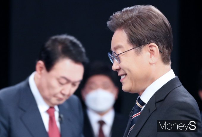 [머니S포토] 대선 D-7 단일화 성공 이재명…결렬 윤석열
