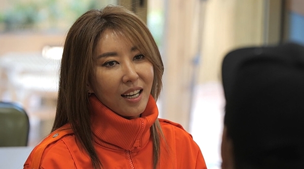 가수 김완선이 오는 8일 MBC에브리원 예능 프로그램 '떡볶이집 그 오빠'에 출연해 후배 가수들을 향한 애정을 드러냈다. /사진=MBC 제공
