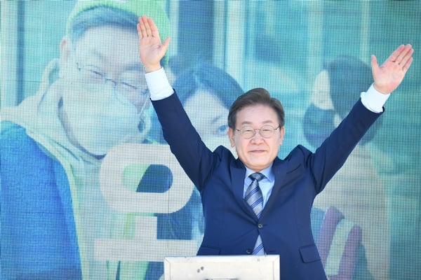이재명 더불어민주당 대선 후보가 7일 제20대 대통령 선거가 한 표 차이로 결판날지도 모른다며 투표를 독려했다. 사진은 지난 6일 서울 성북구 성북천 분수광장에서 유세하는 이 후보. /사진=뉴스1