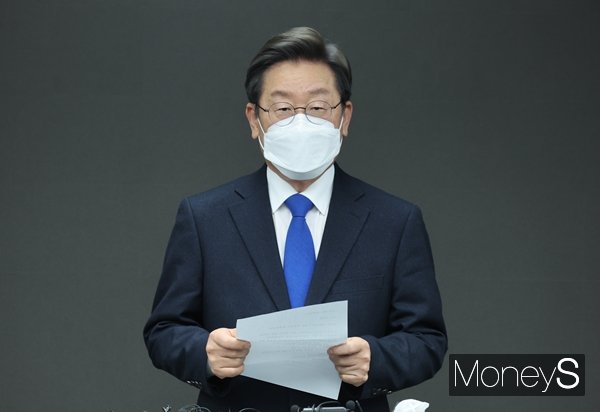 제20대 대통령이 당선된 10일 이재명 후보의 '출국금지'를 요청하는 청와대 국민청원이 올라왔다. 사진은 이날 서울 여의도 중앙당사에서 발언하는 이 후보. /사진=임한별 기자