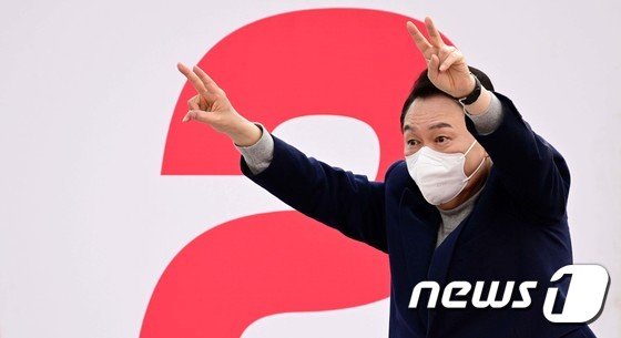윤석열 지지자들을 찾아서 응징하자는 커뮤니티가 논란이다./사진=뉴스1 