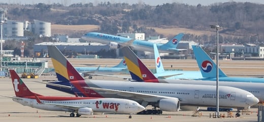 16일 국제유가 하락과 해외여행 수요 증가 전망에 '항공 관련주'가 일제히 강세를 보이고 있다. /사진=뉴스1