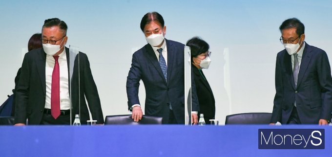 [머니S포토] 제53기 삼성전자 주총 참석한 김기남·김현석·고동진