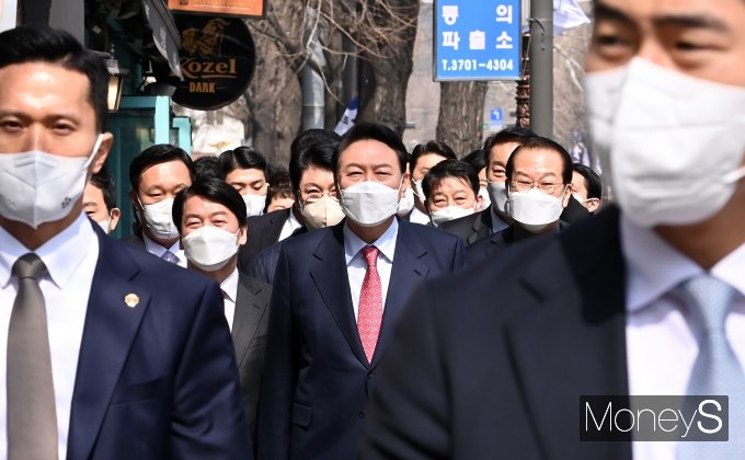 [머니S포토] 윤석열 당선인, 안철수·권영세와 함께 점심식사