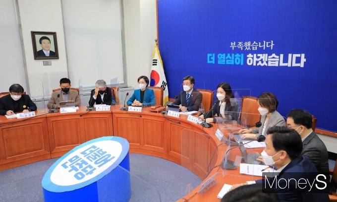 [머니S포토] 더불어민주당 비상대책위원회의