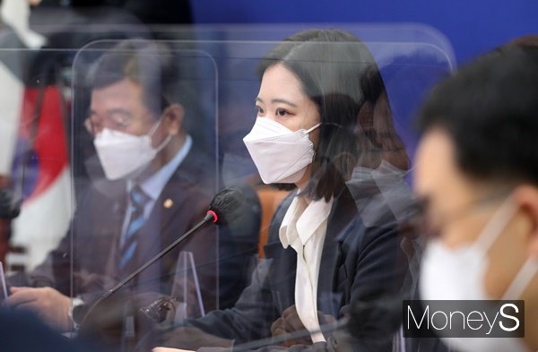 박지현 더불어민주당 공동비상대책위원장이 18일 윤석열 당선인의 대통령직인수위원회 인선에 대해 '오답'이라고 비판했다. 사진은 이날 서울 여의도 국회에서 발언하는 박 위원장. /사진=장동규 기자