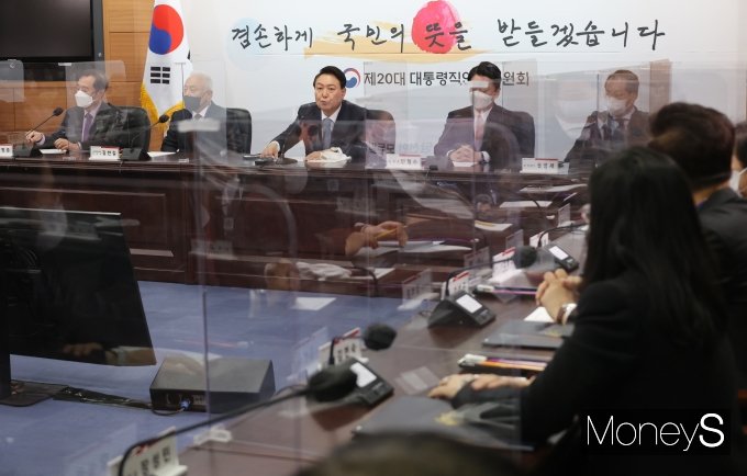 [머니S포토] 대통령직 인수위원회 첫 전체회의