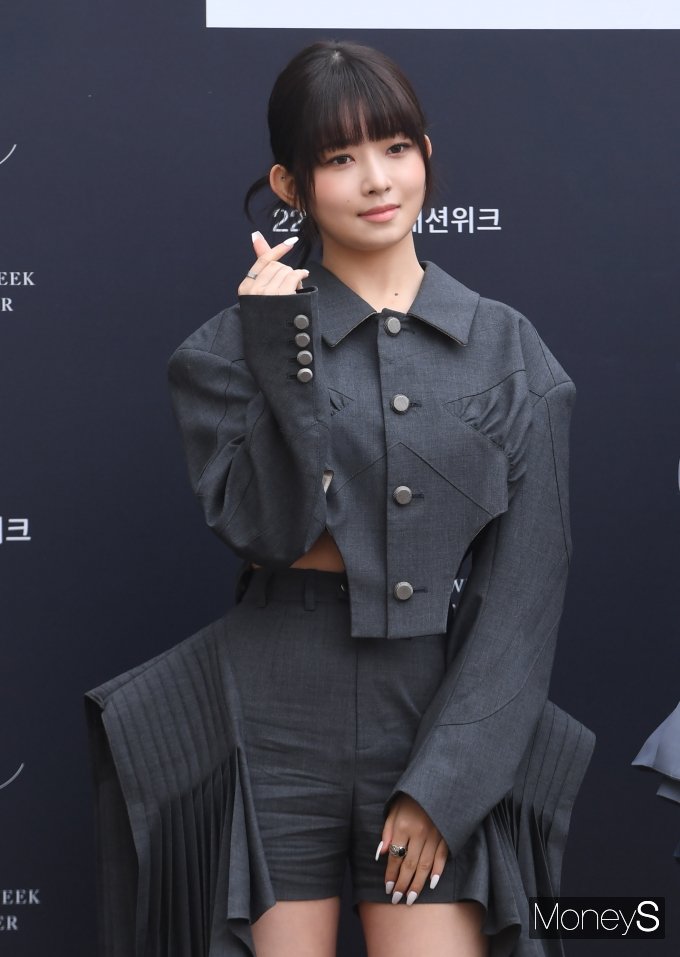 [머니S포토] 아이브 레이 '예쁜 하트'