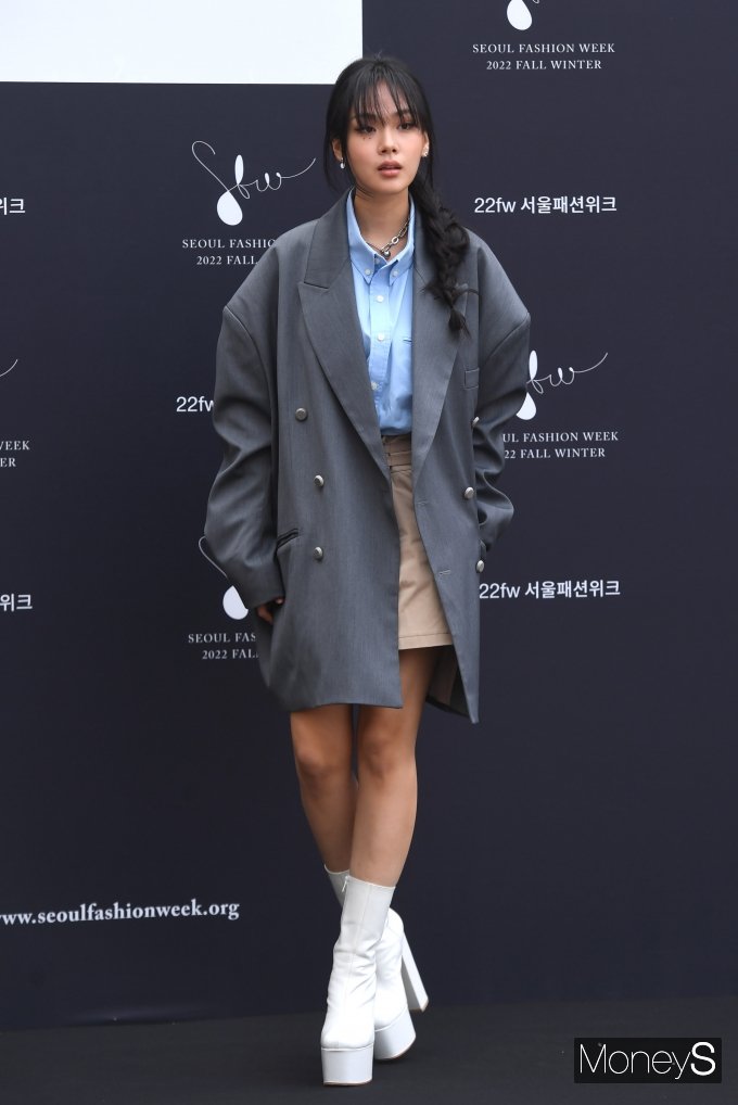 [머니S포토] 비비, 봄 분위기 느껴지는 스타일링