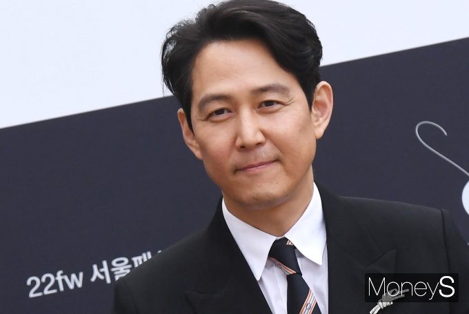 [머니S포토] 이정재 '얼굴에 묻은 잘생김'