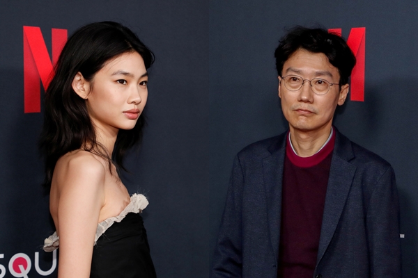 모델 겸 배우 정호연이 '오징어 게임' 시즌 2에 등장할 수 있다는 가능성이 제기됐다. 사진은 배우 정호연(왼쪽)과 황동혁 감독. /사진=로이터