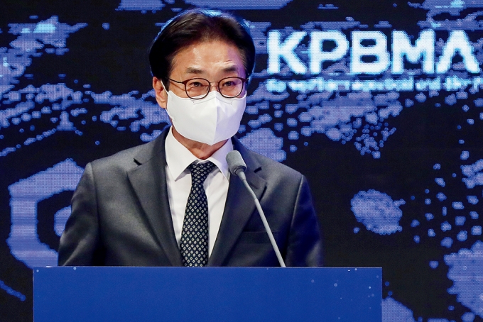 원희목 한국제약바이오협회장이 지난 1월13일 서울 용산구 드래곤시티호텔에서 열린 2022 바이오헬스 육성 신년 대담회에서 개회사를 하고 있다./사진=뉴스1