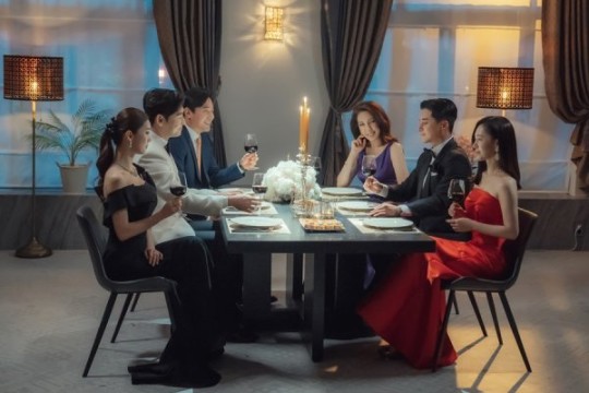 TV조선 ‘결혼작사 이혼작곡3’가 27일 결방한다는 소식이 전해졌다. 사진은 '드라마'출연중인 배우들의 촬영장 비하인드 컷. /사진=(주)지담미디어 제공