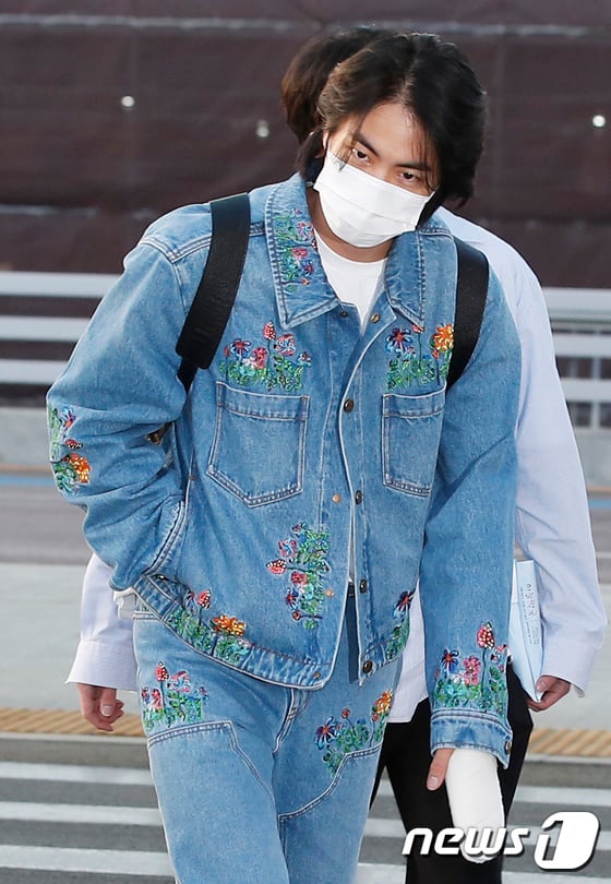[사진] 방탄소년단 진, 안타까운 손 부상