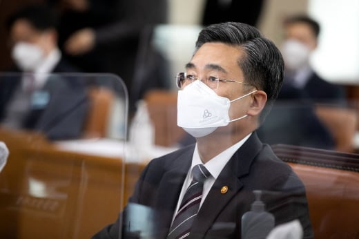 서욱 국방부 장관은 지난 1일 육군 미사일전략사령부와 공군 미사일방어사령부 개편식에서 “미사일 발사 징후가 명확할 경우엔 발사 원점과 지휘 지원시설을 정밀 타격할 수 있는 능력과 태세를 갖추고 있다”고 발언했다. /사진=뉴스1