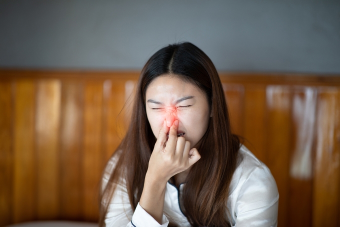 환절기가 되면서 알레르기비염 증상을 호소하는 사람들이 늘어나고 있다./사진=이미지투데이