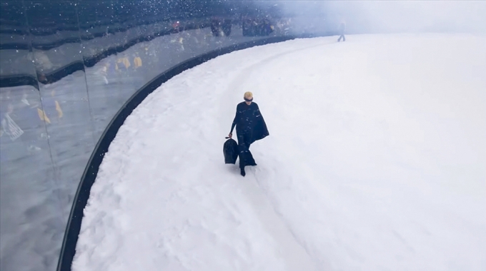 발렌시아가 '360° Show Winter 22 Collection' /사진=발렌시아가 홈페이지 캡처
