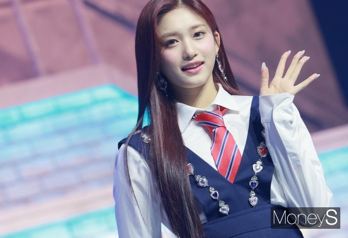 [머니S포토] 아이브 이서 '귀엽게~'