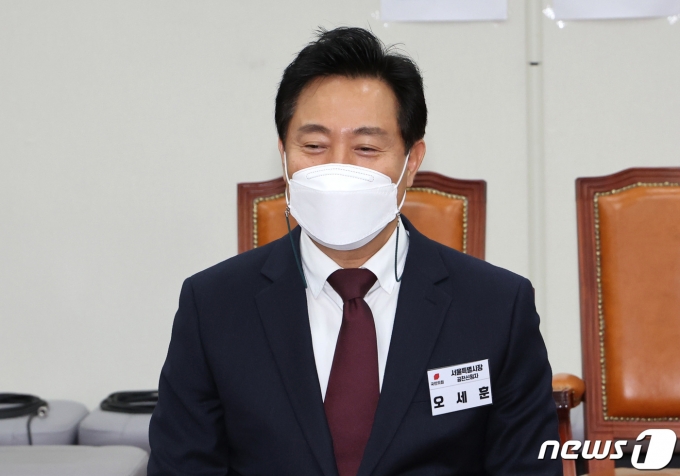오세훈 서울시장이 8일 국회에서 국민의힘 제8회 전국동시지방선거 광역단체장 공천신청자 면접을 보고 있다. 2022.4.8/뉴스1 © News1 허경 기자