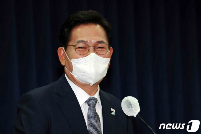 송영길 더불어민주당 전 대표가 10일 서울 여의도 국회의원회관에서 기자간담회를 열고 서울시장 출마 배경에 대해 설명하고 있다. 2022.4.10/뉴스1 © News1 이재명 기자