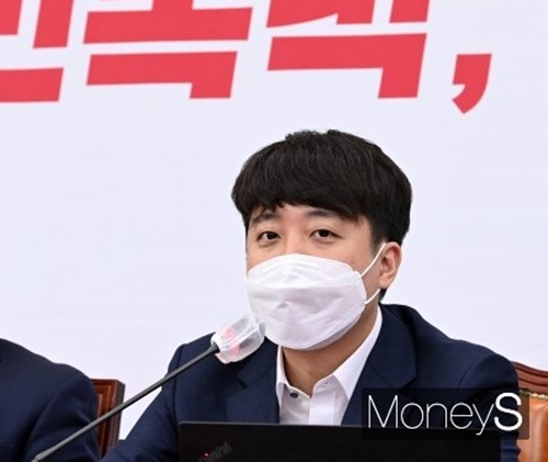 지난 21일 복수의 당 관계자에 따르면 국민의힘 중앙윤리위원회(윤리위)가 성상납 의혹이 제기된 이준석 국민의힘 대표에 대한 징계 절차를 개시하기로 결정했다. 사진은 이날 서울 여의도 국회에서 열린 더불어민주당의 ‘검수완박’ 법안 강행처리 저지를 위한 국민의힘 당 대표-중진의원 긴급 연석회의에서 발언중인 이 대표. /사진=장동규 기자