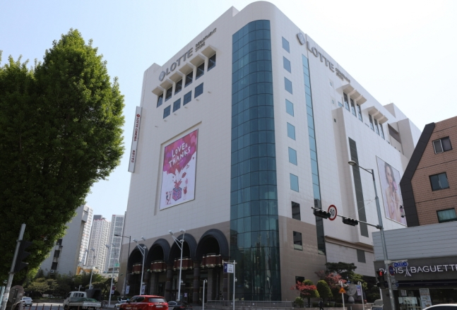 롯데백화점 광주점은 5월 가정의 달을 맞아 다양한 건강 효도 선물을 준비했다/롯데백화점 광주점 전경사진=머니S DB.