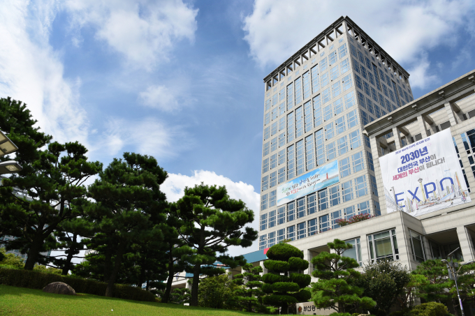 부산시가 국민건강보험공단, 한국노인인력개발원과 함께 노인일자리 참여자의 건강보험 자격정보 확인절차를 간소화했다.[사진=부산시]