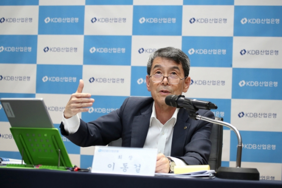 이동걸 산업은행 회장이 사의를 표명했다. 사진은 이동걸 산은 회장이 지난 1월27일 온라인으로 열린 'KDB 신년 온라인 기자간담회'에서 질의에 답하는 모습./사진=산업은행