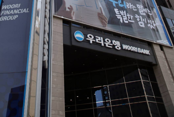 우리은행 직원의 500억원대 횡령 사건이 발생했지만 상장사인 우리금융지주는 28일 보합에 거래를 마쳤다./사진=뉴스1