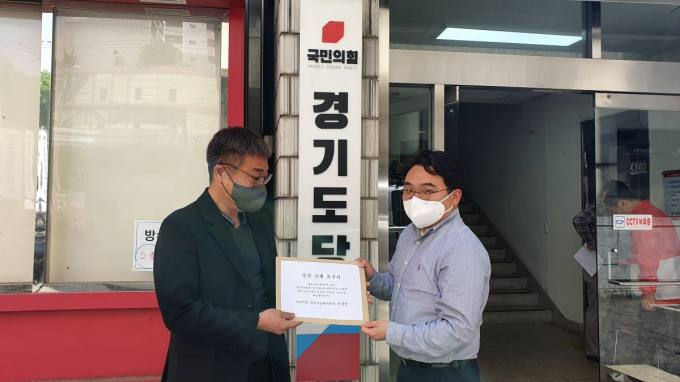 국민의힘 성남시장 후보 결정을 위한 여론조사가 28일부터 29일까지 진행되는 가운데, 신상진 예비후보가 경기도당에 여론조사기관 교체를 요구하고 나섰다. / 사닌제공=신상진 성남시장 예비후보국민의힘 성남시장 후보 결정을 위한 여론조사가 28일부터 29일까지 진행되는 가운데, 신상진 예비후보가 경기도당에 여론조사기관 교체를 요구하고 나섰다.