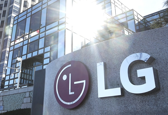[특징주] LG전자 2분기 수익성 저하 우려… LG전자우 '신저가'