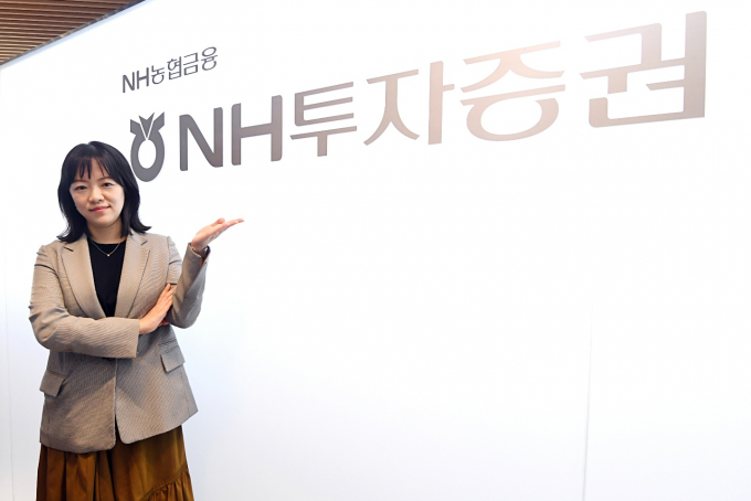 김열매 NH투자증권 연구위원이 최근 머니S와 인터뷰를 앞두고 사진촬영을 하고 있다./사진=장동규 기자