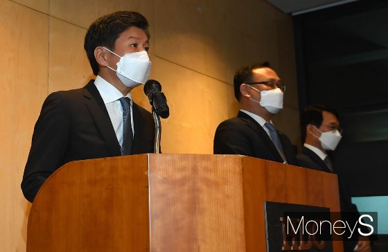 HDC현대산업개발이 경영진과 정몽규 HDC그룹 회장이 광주 '화정아이파크' 붕괴사고와 관련해 4일 용산에 위치한 HDC현산 본사 사옥에서 기자회견을 열어 추가 대책을 발표했다. /사진=장동규 기자