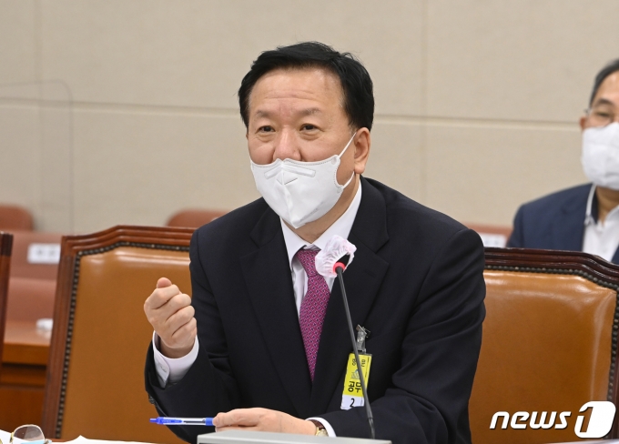 정호영 보건복지부 장관 후보자가 지난 3일 서울 여의도 국회에서 열린 보건복지위원회 인사청문회에서 위원들의 질의에 답하고 있다. (공동취재) 2022.5.3/뉴스1 &copy; News1 이재명 기자