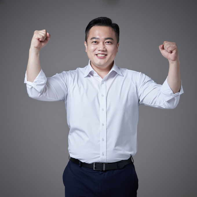 구혁모 국민의힘 화성시장 후보는 9일 국민의 힘 화성시장 경선 최종 통과 후 “화성시민과 국민의힘 동지들이 밀어주시고 믿어 주셔서 감사하고 또 감사하다”며 “지금까지 멋지게 경쟁 해주신 후보님들께 감사와 존경의 마음을 전한다"고 밝혔다. / 사진제공=구혁모 국민의힘 화성시장 후보 캠프