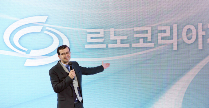 중국 최대 민영 자동차 그룹인 길리그룹 산하 길리 오토모빌 홀딩스가 르노코리아자동차 지분에 34.02%를 인수한다. 사진은 지난 3월 열린 르노코리아자동차 출범식에 참석한 스테판 드블레즈 르노코리아자동차 사장의 모습. /사진=뉴시스