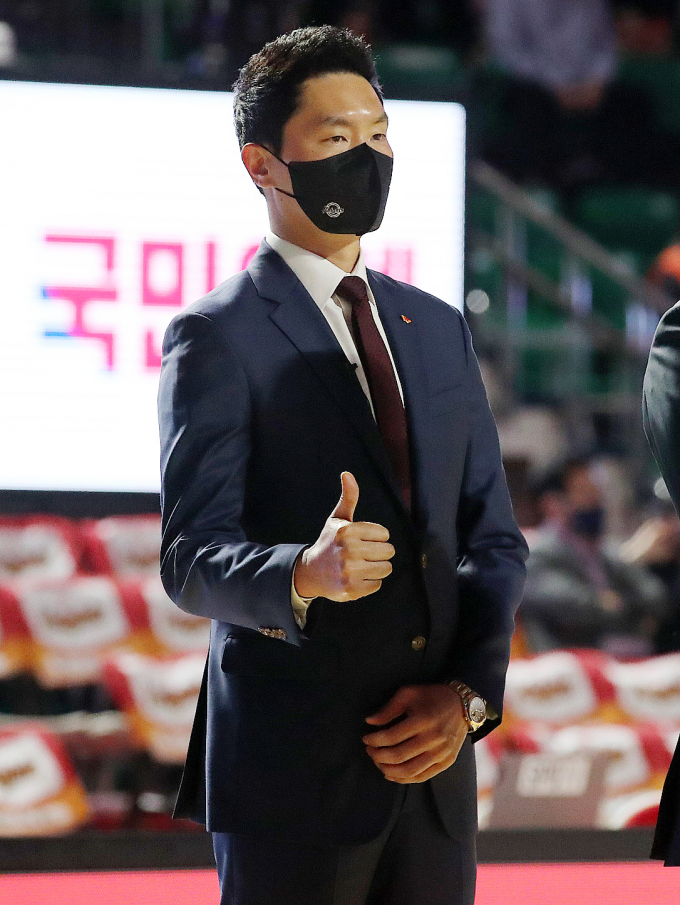 프로농구 전희철 서울 SK나이츠 감독이 10일 KBL 역사에 도전한다. /사진=뉴스1