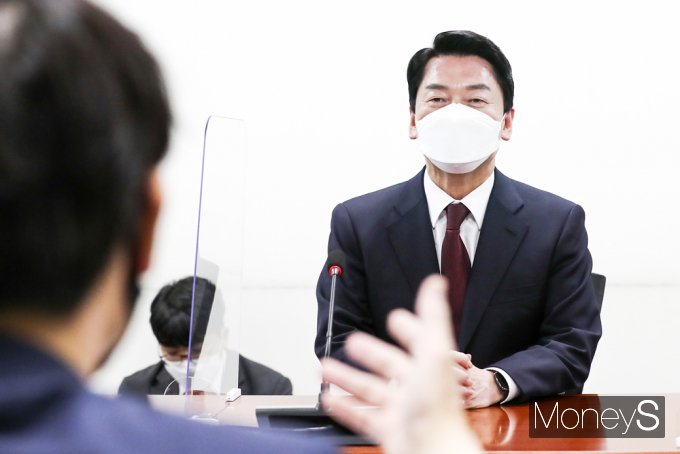 [머니S포토] 분당갑 공천 면접 안철수 