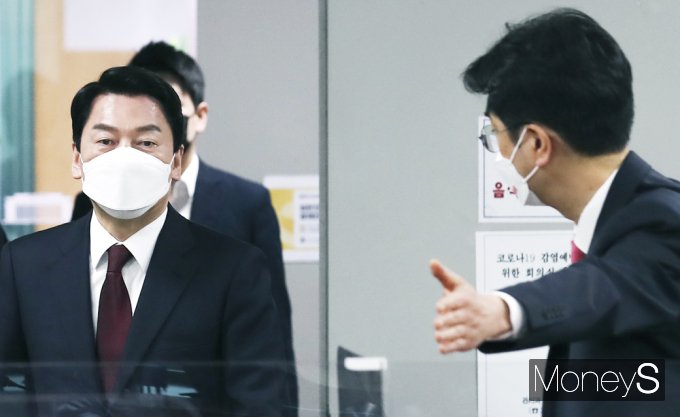 [머니S포토] 공천면접 받는 '안철수' 분당갑 단수공천 되나
