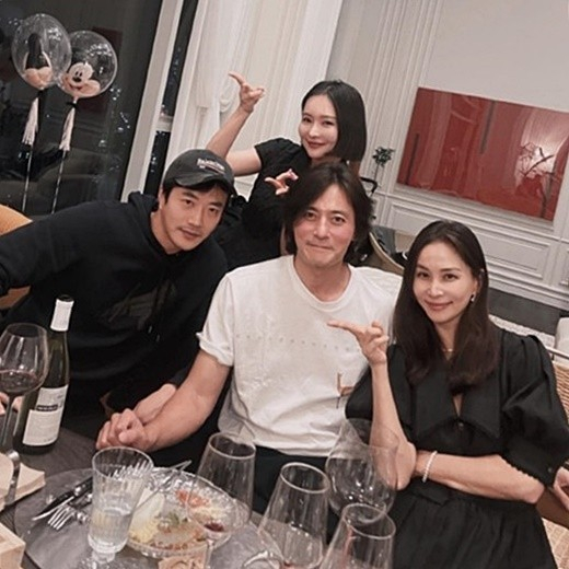 배우 장동건, 고소영 부부와 권상우 조합이 눈길을 단번에 끌었다. /사진=이유빈 인스타그램