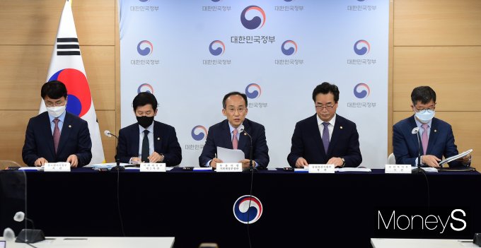[머니S포토] 2022년 2차 추가경정예산안 관계장관 합동브리핑