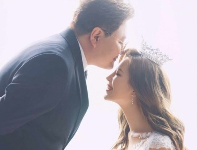 'DJ DOC' 멤버 정재용(49)이 19세 연하인 그룹 '아이시어' 출신 이선아(30)와 최근 이혼한 사실이 알려졌다. /사진=슈퍼잼레코드 제공